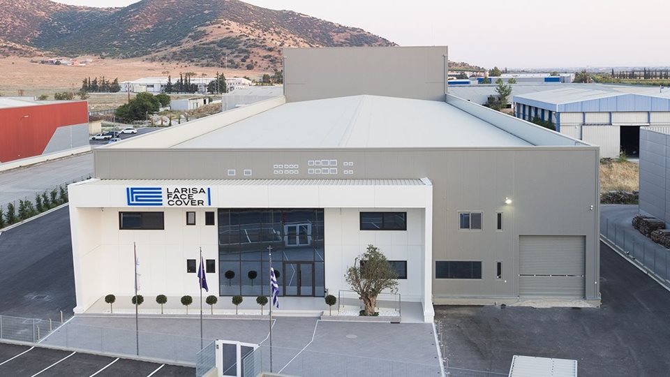 L.F.C.: Πώς το πρώτο ελληνικό εργοστάσιο ιατρικών μασκών "καίει" χρήμα