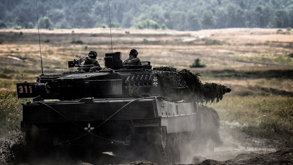 &#x3A0;&#x3CE;&#x3C2; &#x3B7; &#x39F;&#x3C5;&#x3BA;&#x3C1;&#x3B1;&#x3BD;&#x3AF;&#x3B1; &#x3BC;&#x3C0;&#x3BF;&#x3C1;&#x3B5;&#x3AF; &#x3BD;&#x3B1; &#x3C0;&#x3AC;&#x3C1;&#x3B5;&#x3B9; &#x3B5;&#x3C0;&#x3B9;&#x3C0;&#x3BB;&#x3AD;&#x3BF;&#x3BD; Leopard 2 &#x3BC;&#x3AD;&#x3C3;&#x3C9;... &#x395;&#x3BB;&#x3B2;&#x3B5;&#x3C4;&#x3AF;&#x3B1;&#x3C2;