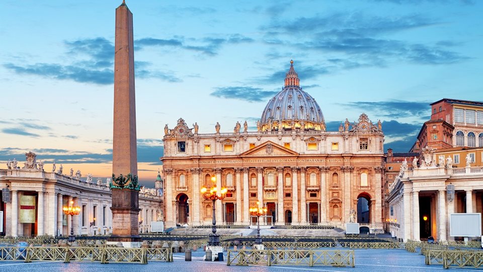 Οι οικονομικές προκλήσεις για τον νέο Πάπα