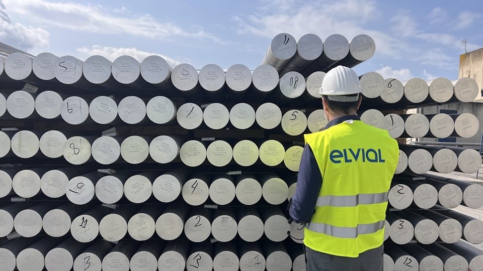 ELVIAL: Η βιομηχανία που κάνει τζίρο 131 εκατ. και επένδυσε 118 εκατ. την τελευταία 20ετία