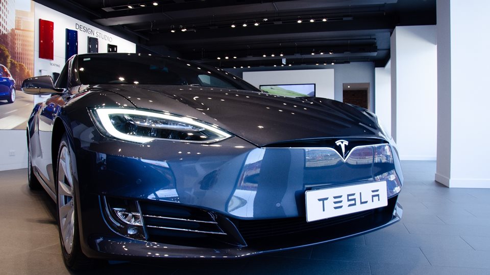 &#x397; Tesla &#x3AD;&#x3C7;&#x3B1;&#x3C3;&#x3B5; &#x3BA;&#x3B5;&#x3C6;&#x3B1;&#x3BB;&#x3B1;&#x3B9;&#x3BF;&#x3C0;&#x3BF;&#x3AF;&#x3B7;&#x3C3;&#x3B7; &#x3B1;&#x3BD;&#x3C4;&#x3AF;&#x3C3;&#x3C4;&#x3BF;&#x3B9;&#x3C7;&#x3B7; &#x3C4;&#x3B7;&#x3C2; Ford &#x3C3;&#x3B5; &#x3BC;&#x3B9;&#x3B1; &#x3BC;&#x3CC;&#x3BB;&#x3B9;&#x3C2; &#x3B7;&#x3BC;&#x3AD;&#x3C1;&#x3B1; - &#x395;&#x3BE;&#x3B1;&#x3BD;&#x3B5;&#x3BC;&#x3AF;&#x3C3;&#x3C4;&#x3B7;&#x3BA;&#x3B1;&#x3BD; $51 &#x3B4;&#x3B9;&#x3C3;.