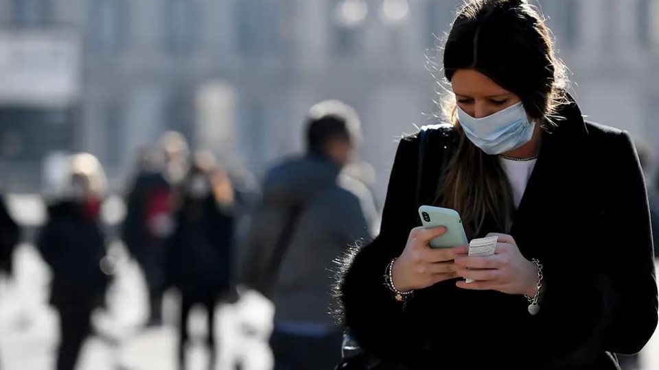 &#x3A0;&#x3CE;&#x3C2; &#x3BF; &#x3BA;&#x3BF;&#x3C1;&#x3BF;&#x3BD;&#x3B1;&#x3CA;&#x3CC;&#x3C2; &#x3B5;&#x3C0;&#x3B7;&#x3C1;&#x3B5;&#x3AC;&#x3B6;&#x3B5;&#x3B9; &#x3C4;&#x3B9;&#x3C2; Apple, Samsung &#x3BA;&#x3B1;&#x3B9; &#x3AC;&#x3BB;&#x3BB;&#x3B5;&#x3C2; &#x3B5;&#x3C4;&#x3B1;&#x3B9;&#x3C1;&#x3B5;&#x3AF;&#x3B5;&#x3C2; &#x3C4;&#x3B5;&#x3C7;&#x3BD;&#x3BF;&#x3BB;&#x3BF;&#x3B3;&#x3AF;&#x3B1;&#x3C2;